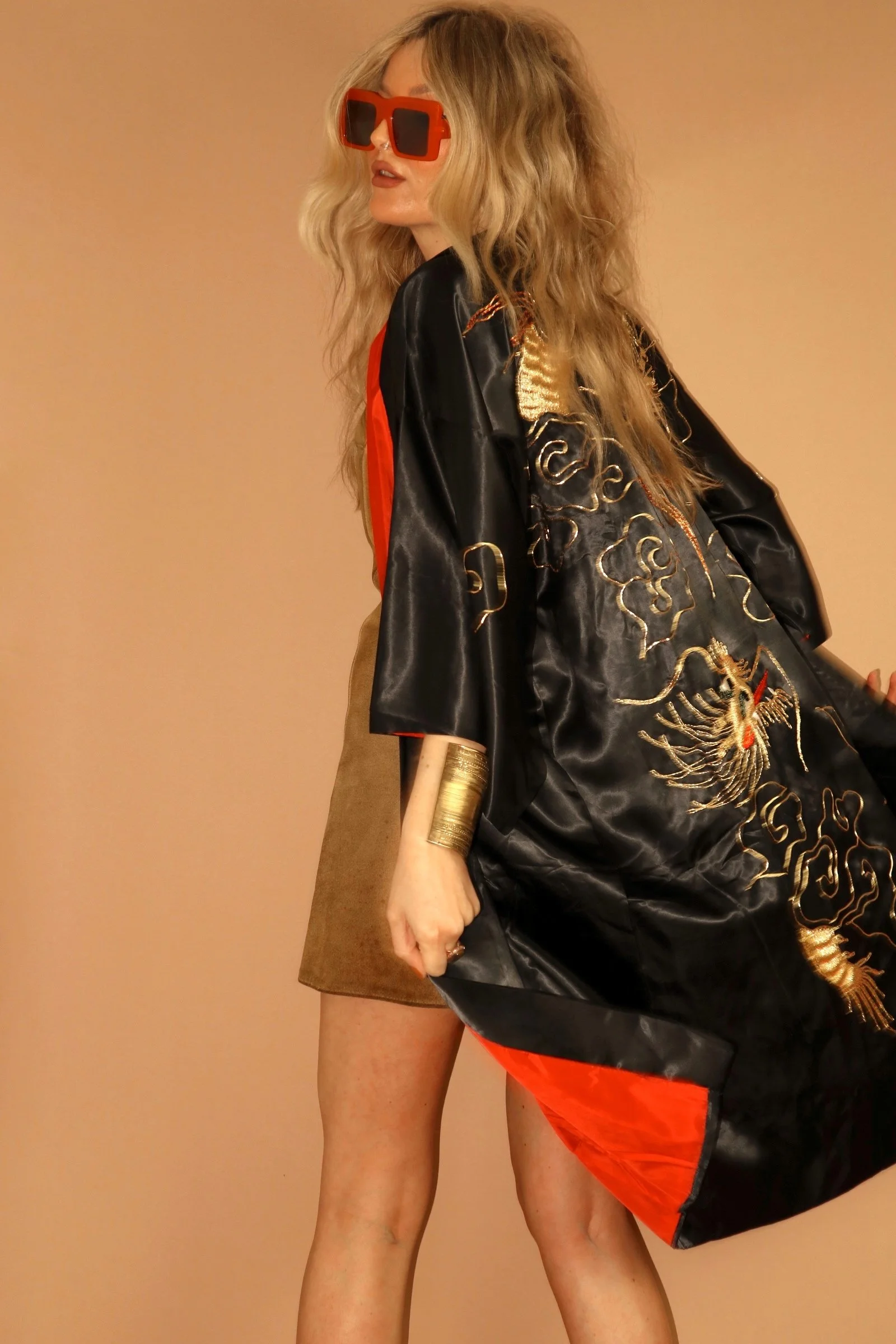 VINTAGE 70s GOLD THREAD DRAGON BLACK RED SILKY JAPANESE KIMONO